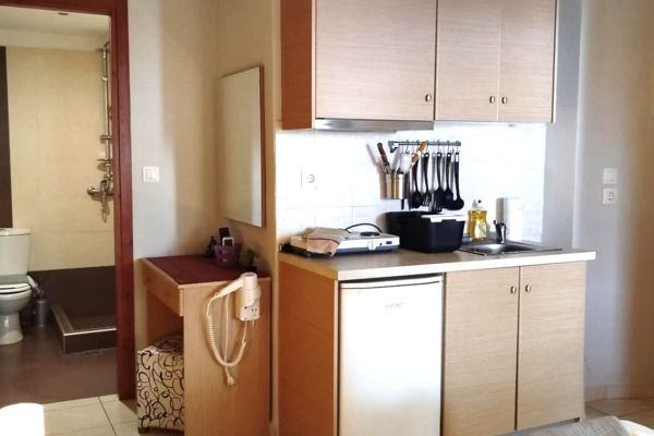 room2-8E8BBD6D5-EAC1-6BA9-BB7E-8BDCD317E866.jpg
